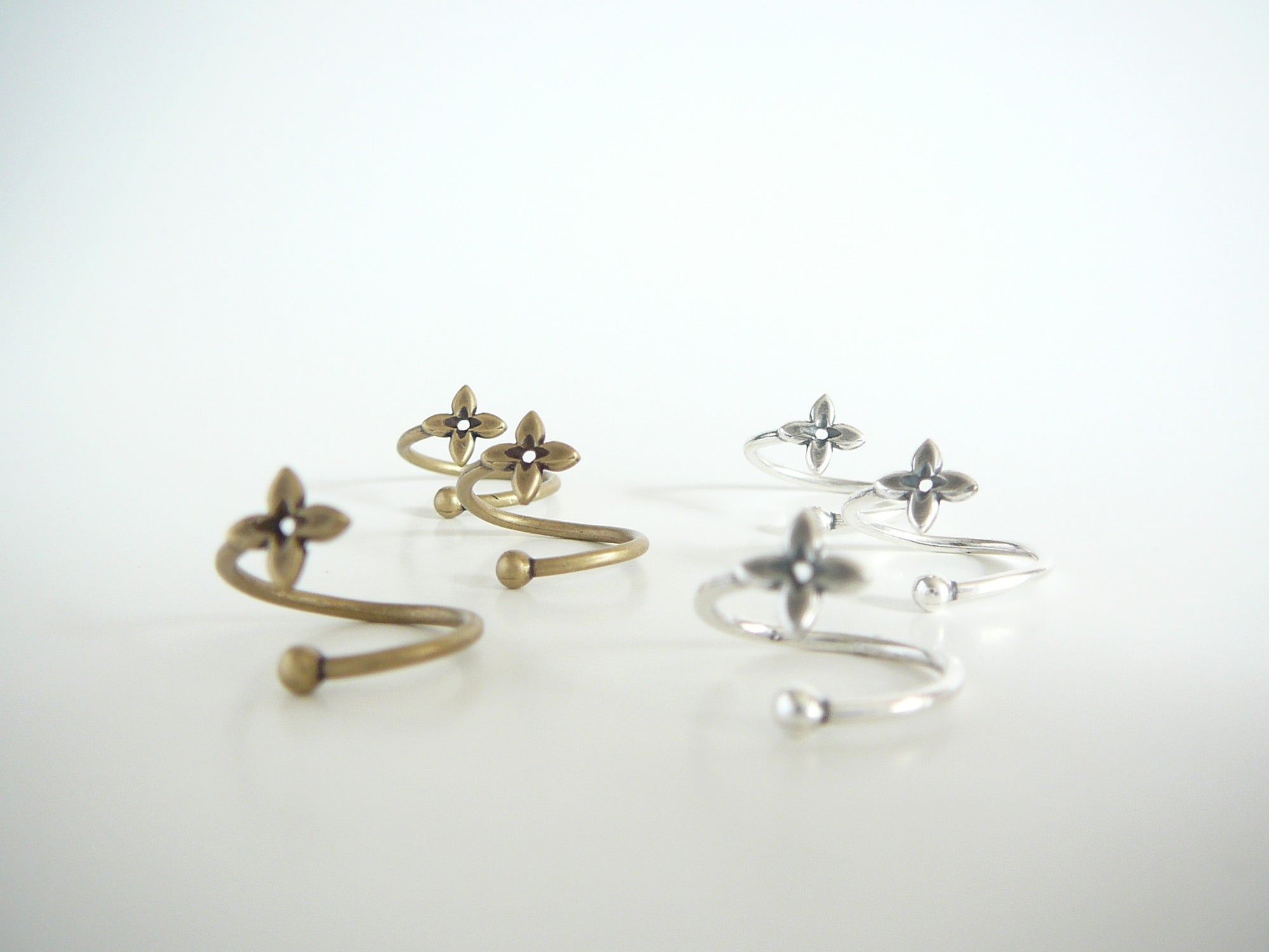 Adjustable Clover