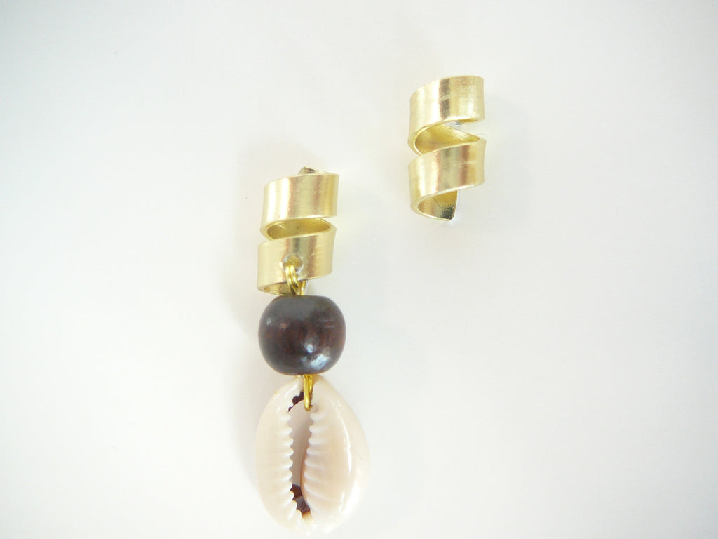 Mini Coil w/Cowrie Shell