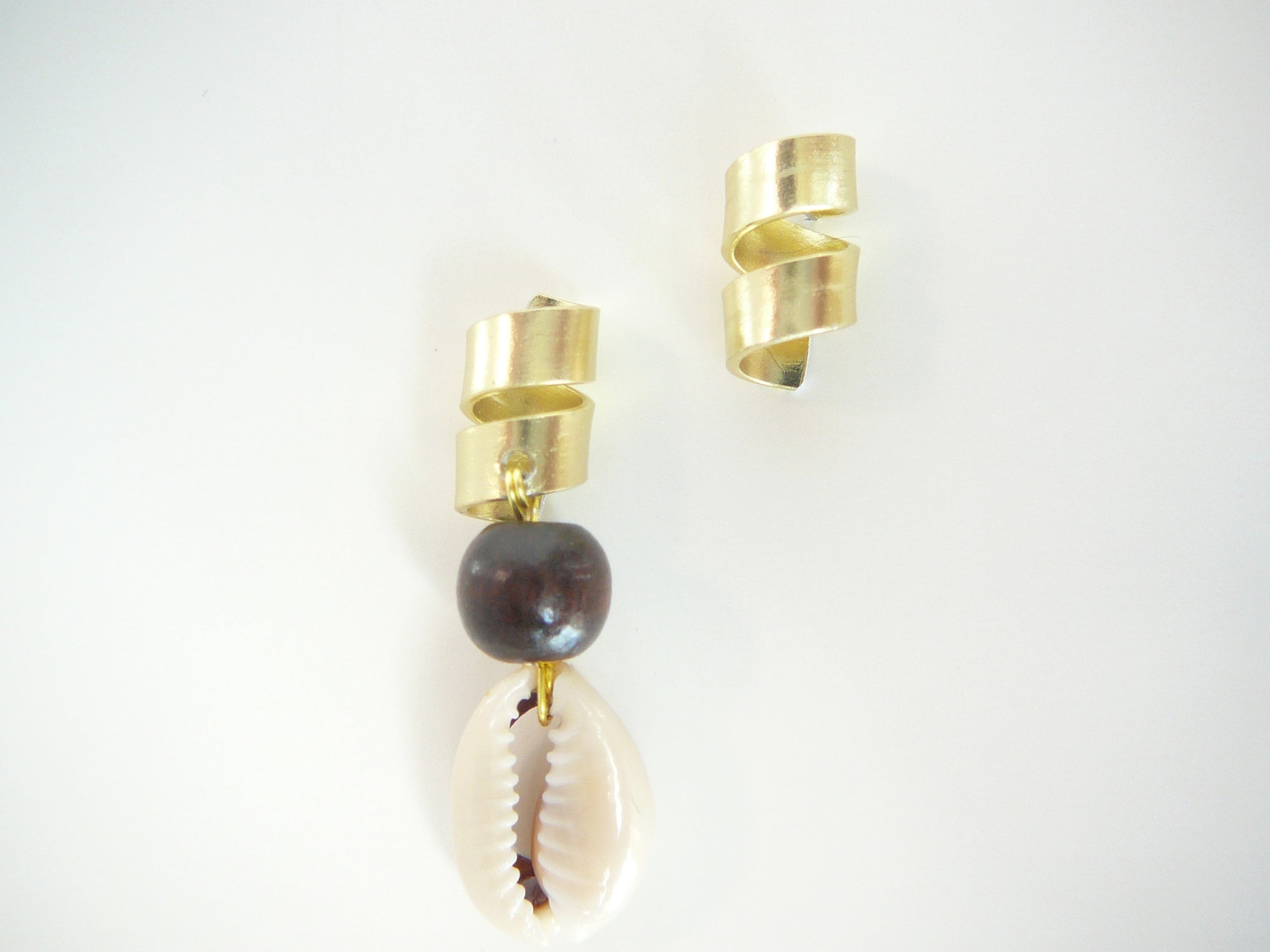 Mini Coil w/Cowrie Shell