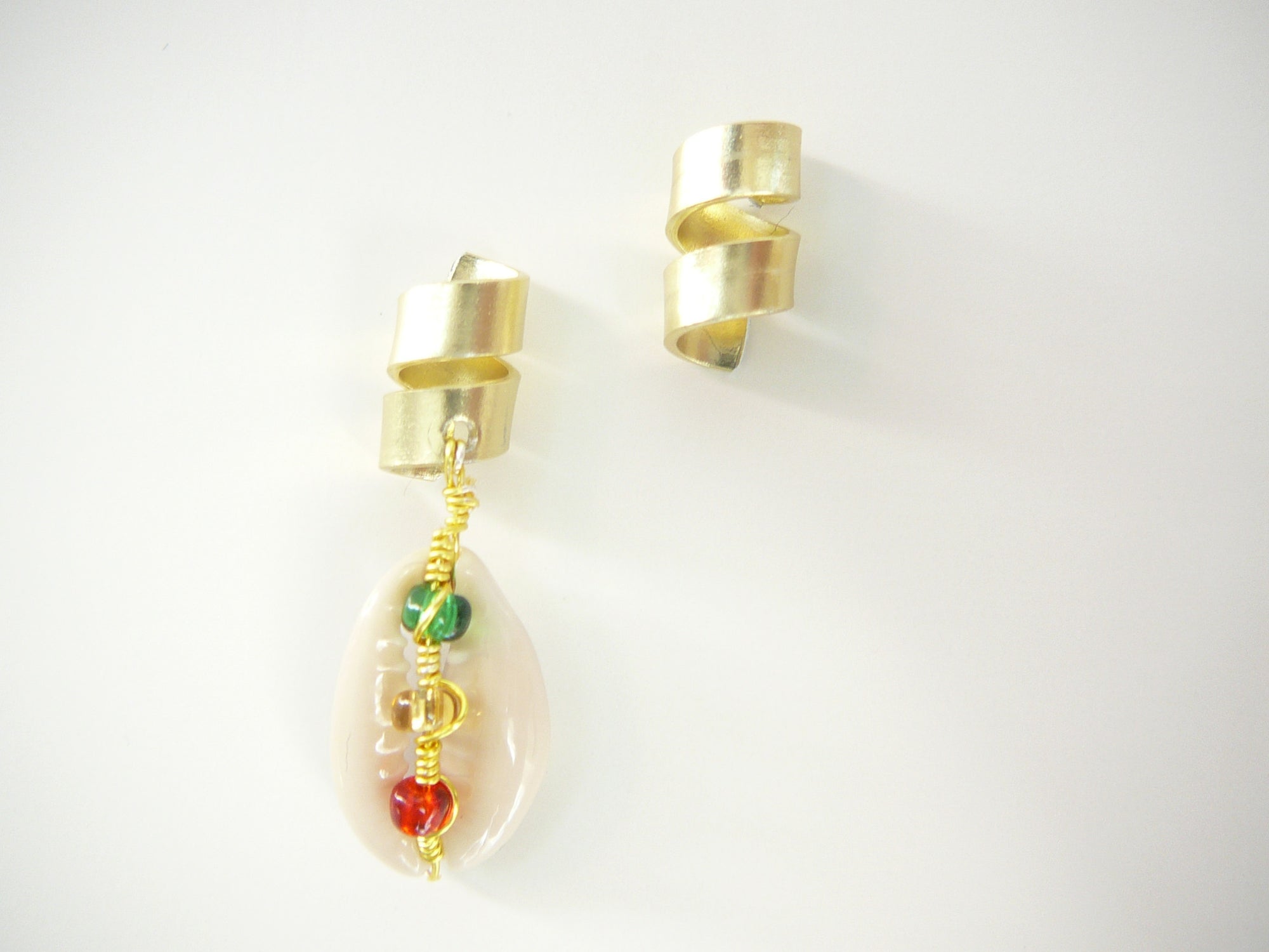 Mini Coil w/Cowrie + Beads