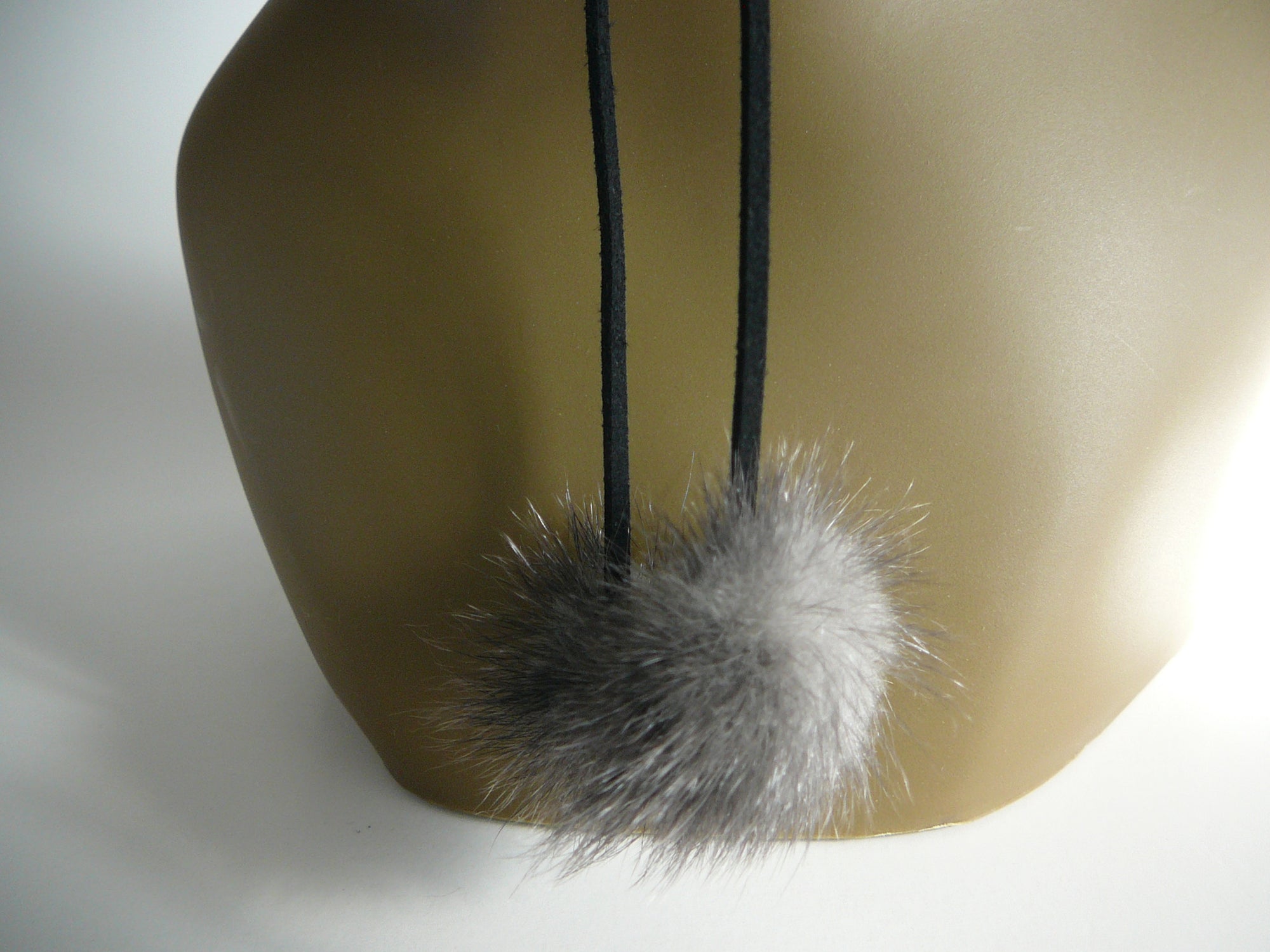Velvet w/fur pom