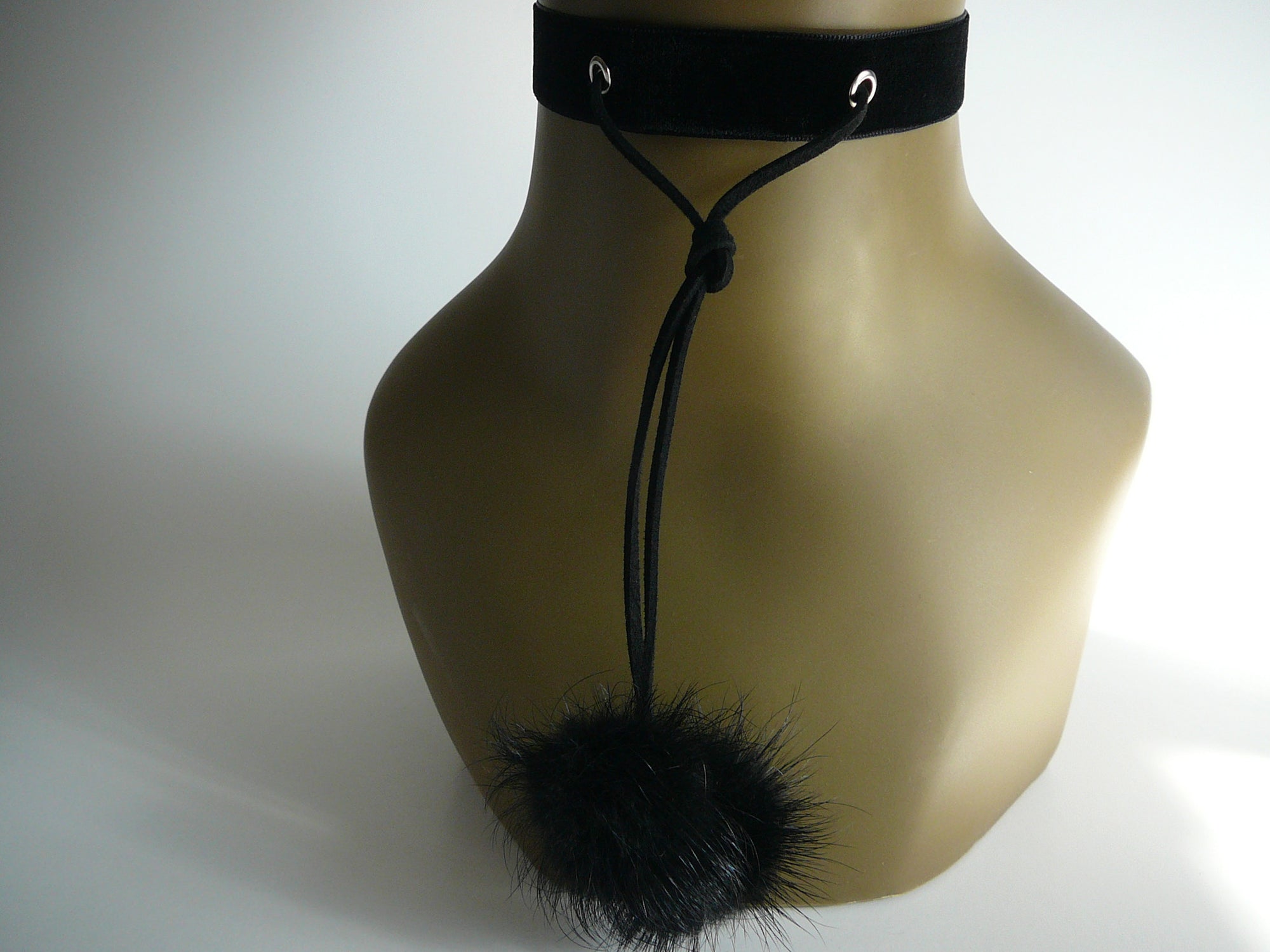 Velvet w/fur pom pom