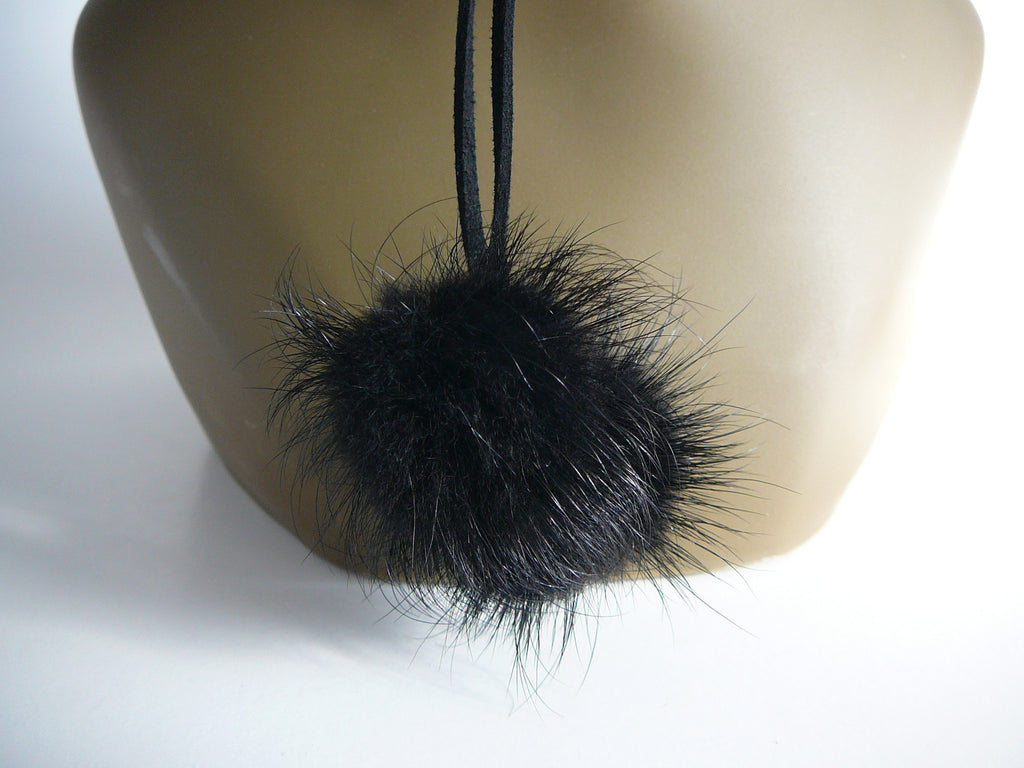 Velvet w/fur pom pom