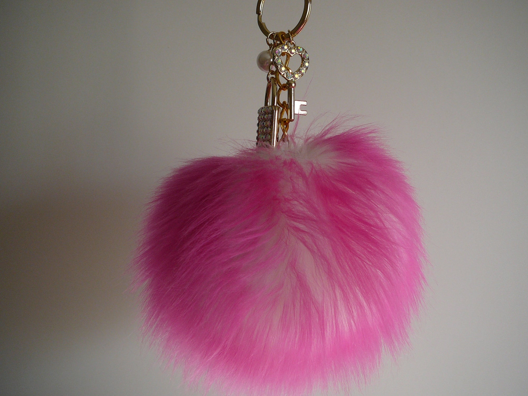 Faux Fur w/charm Pink