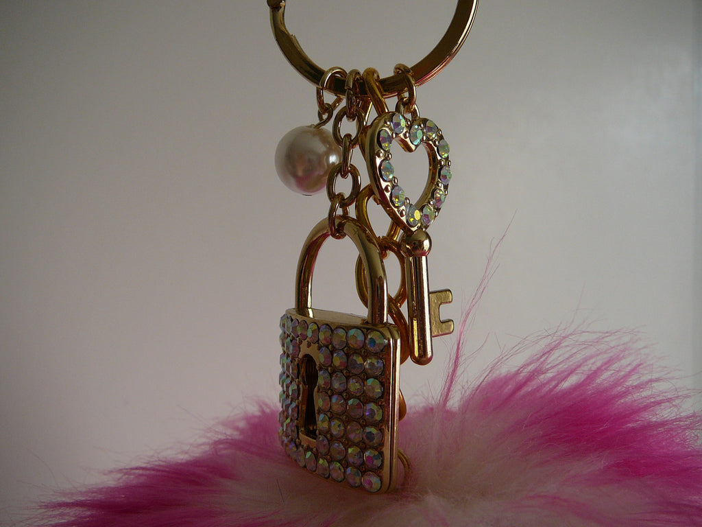 Faux Fur w/charm Pink